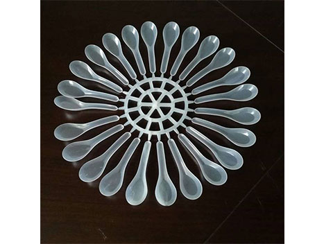 How to Open the Gate on a Plastic Spoon Mold